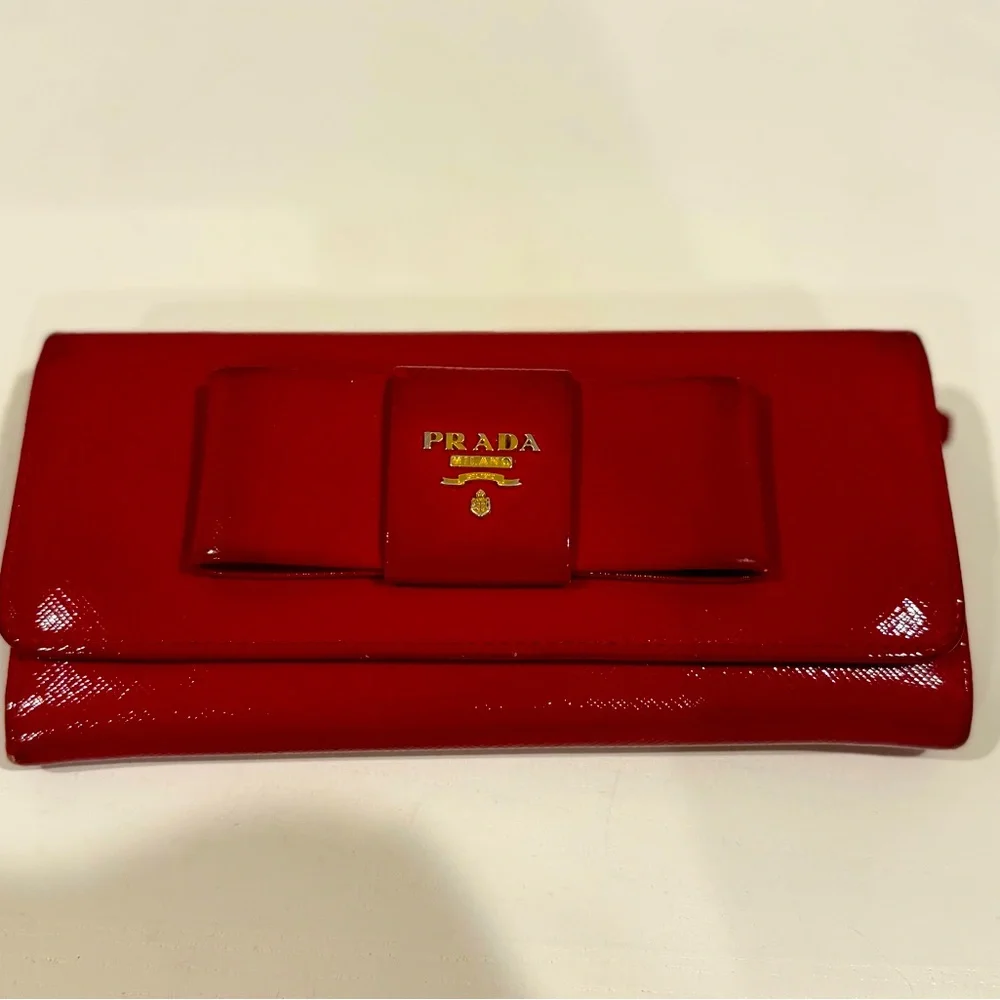 Prada bow wallet *RARE* - Picture 1 of 9